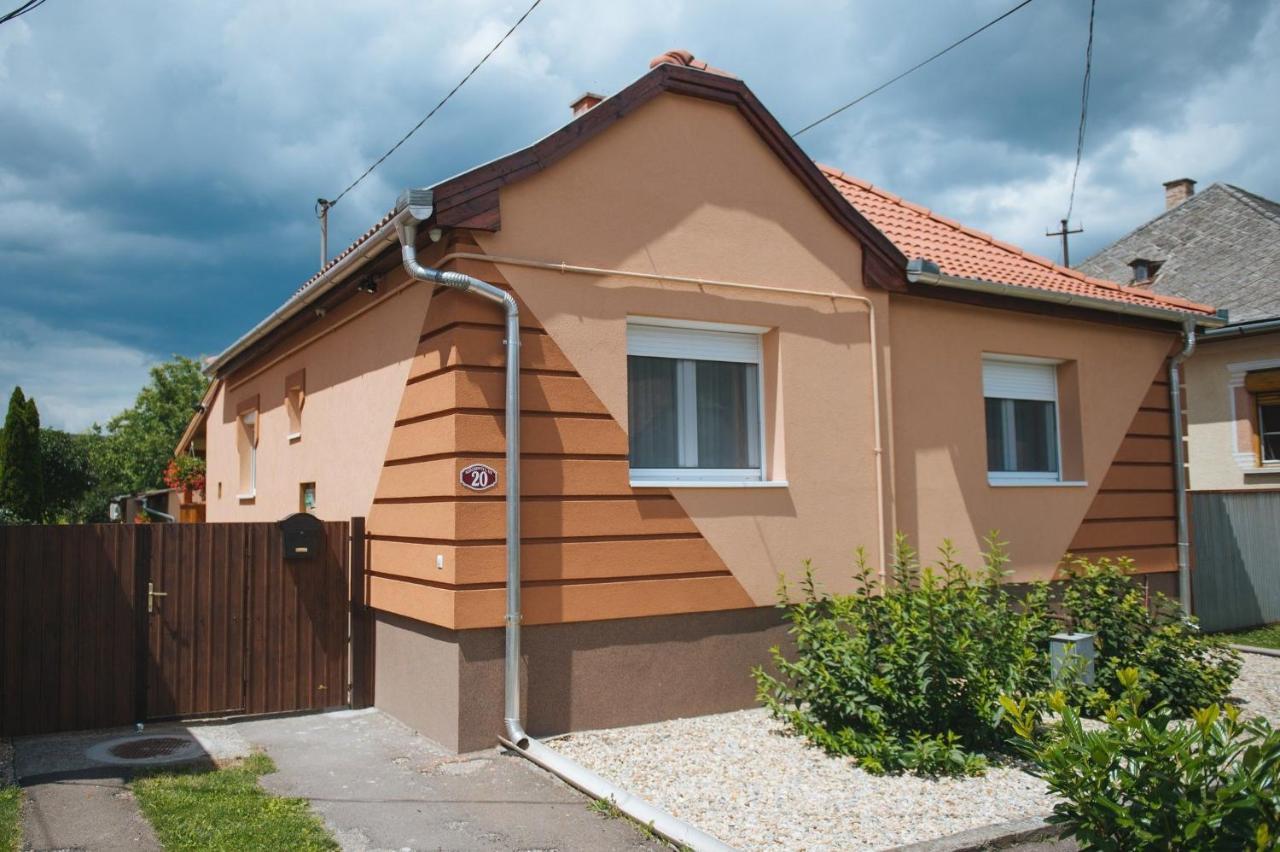Jazmin Apartmanhaz * Demjen
